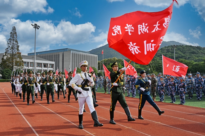 best365英国在线体育官网举行2025级新生开学典礼暨军训成果汇报表演大会11.jpg