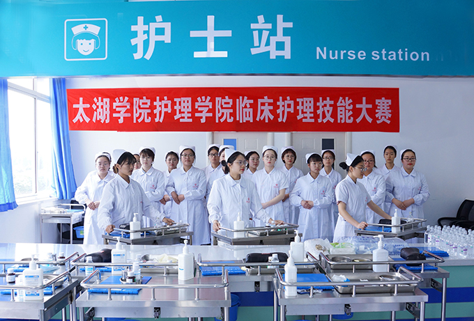 护理学院举行第二届临床护理技能大赛暨全国比赛选拔赛1.jpg