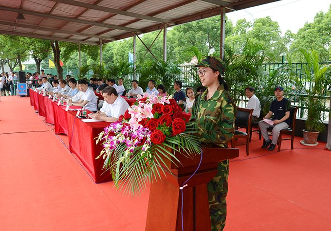 学校隆重举行新生开学典礼暨军训成果表彰大会8.jpg