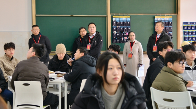 校领导带队检查2025年春季学期开学第一课3.jpg