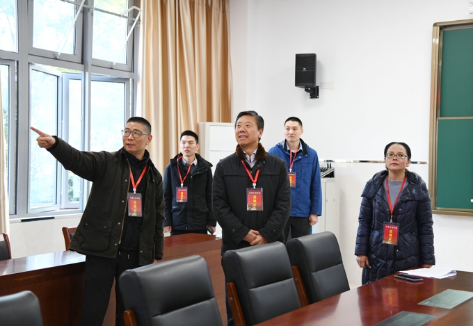 校领导深入一线检查新学期开学第一课3.jpg