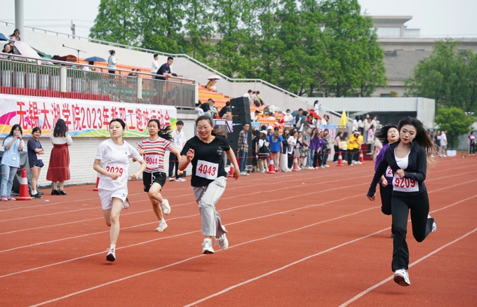 best3652023年春季田径运动会隆重举行28.jpg