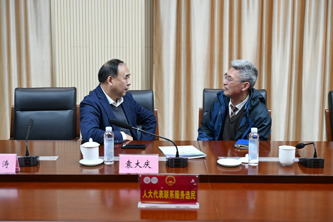 “区人大代表回选区联系服务选民群众”座谈会在best365召开11.jpg