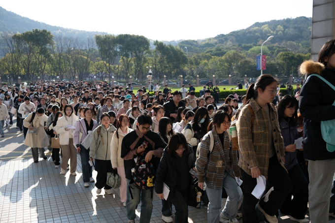 best365圆满完成2025年普通高校“专转本”选拔考试考务工作14 (3).jpg