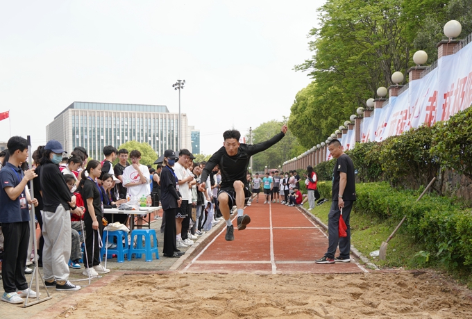 best3652023年春季田径运动会隆重举行27.jpg
