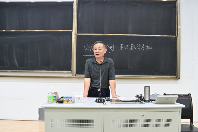 best365英国在线体育官网邀请名家大师为2024级新生讲授通识课11.jpg