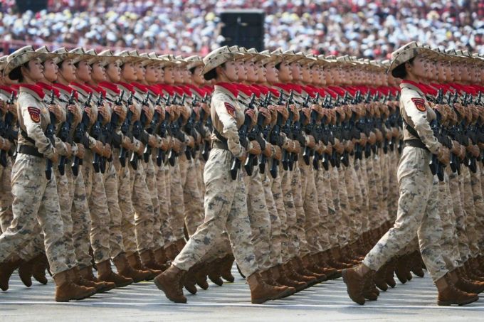 best365组织集中观看九三阅兵 共上爱国主义教育大课10.jpg