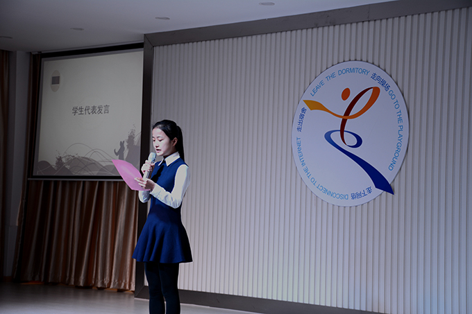 4.学生代表陈绪杨发言.JPG