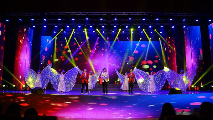 best365纪念改革开放四十周年暨迎新生大型文艺晚会精彩上演7.JPG