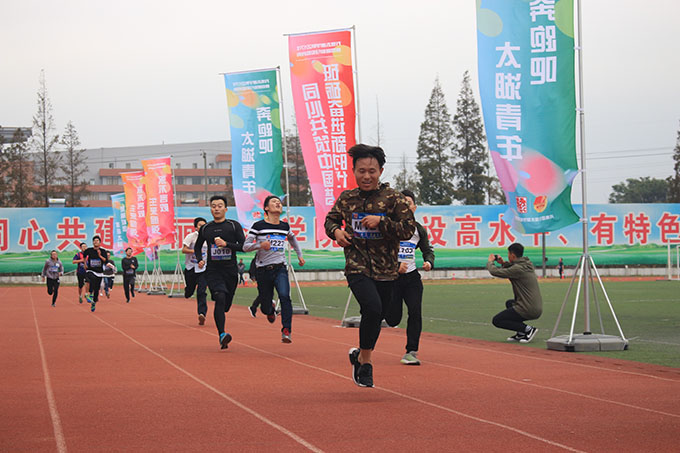 太湖学院举行2017年校园马拉松赛9.JPG