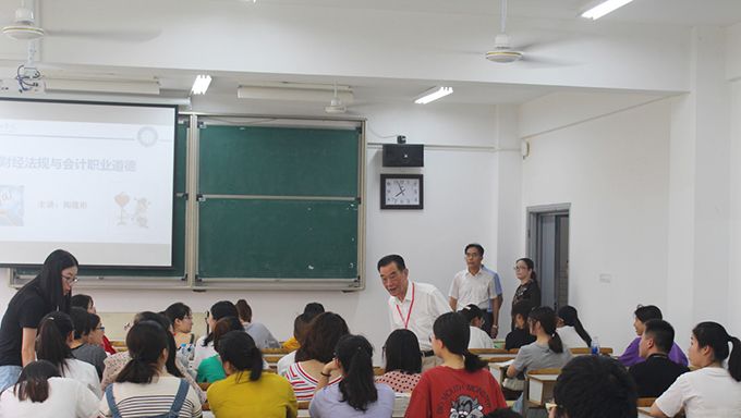 学校领导深入一线检查新学期教学工作4.jpg