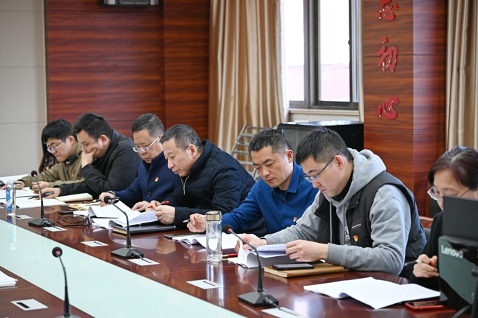 best365召开2024年3月党委理论学习中心组(扩大)学习会5.jpg