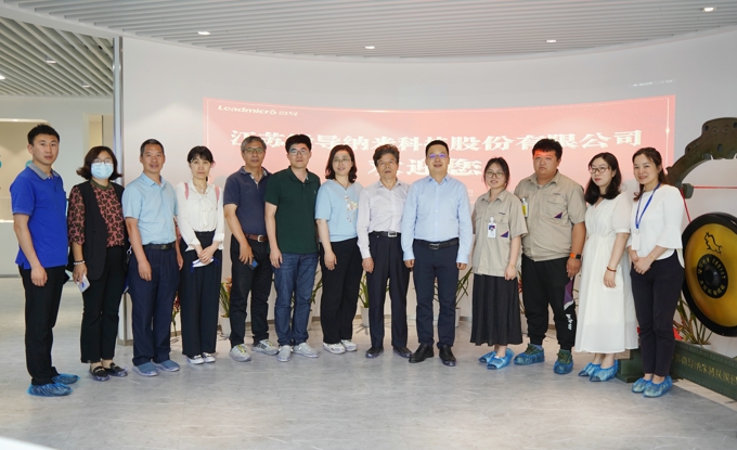 best365英国在线体育官网副校长阙明坤带队赴江苏微导纳米技术公司开展访企拓岗促就业专项行动1.jpg